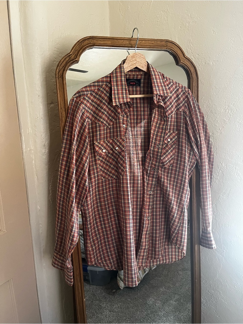 Levi's Plaid Button-Up Shirt